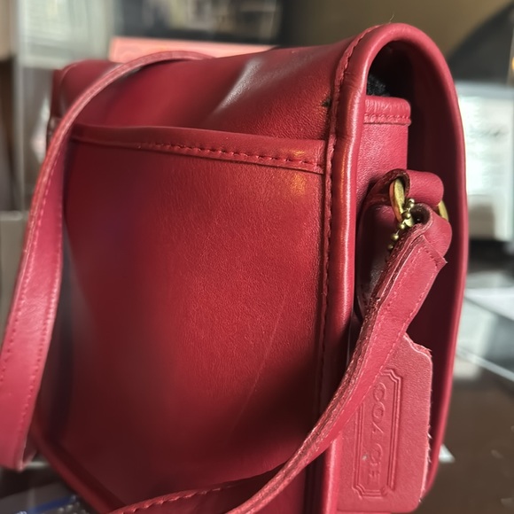 Coach 7 5/8 Vintage flap bag in mint condition wide and strap 21.5 inches long. - Picture 2 of 16